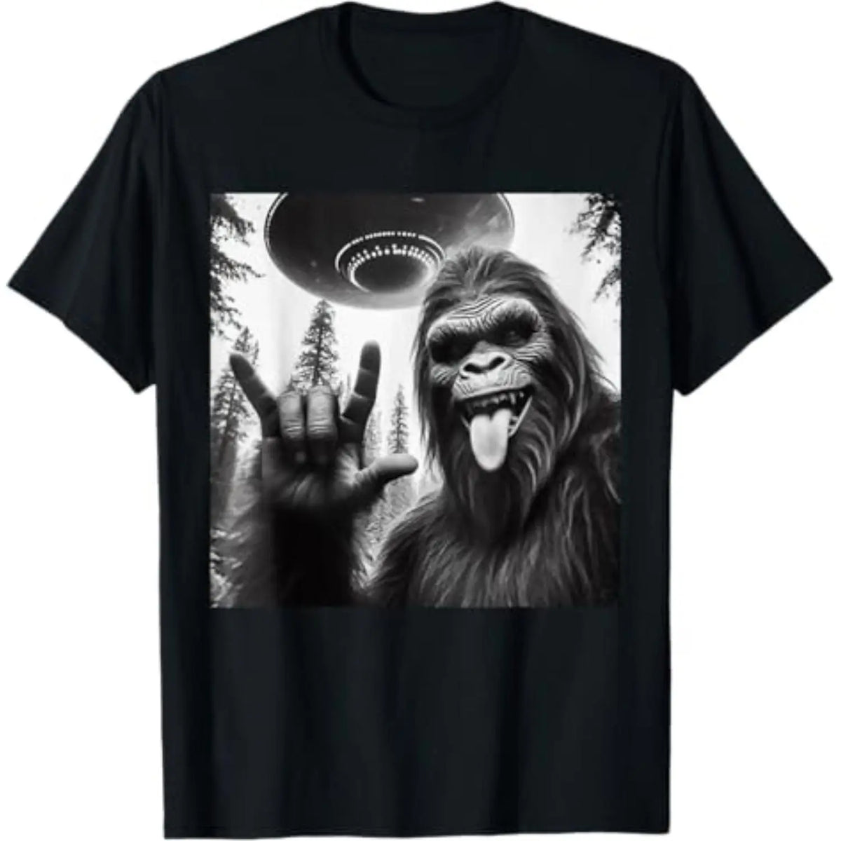 [100%25 Cotton] [100%25 Cotton]  Funny Sasquatch Bigfoot Rock On Selfie With UFO Alien T-Shirt  Golf Gift T-Shirt For Men and Women
